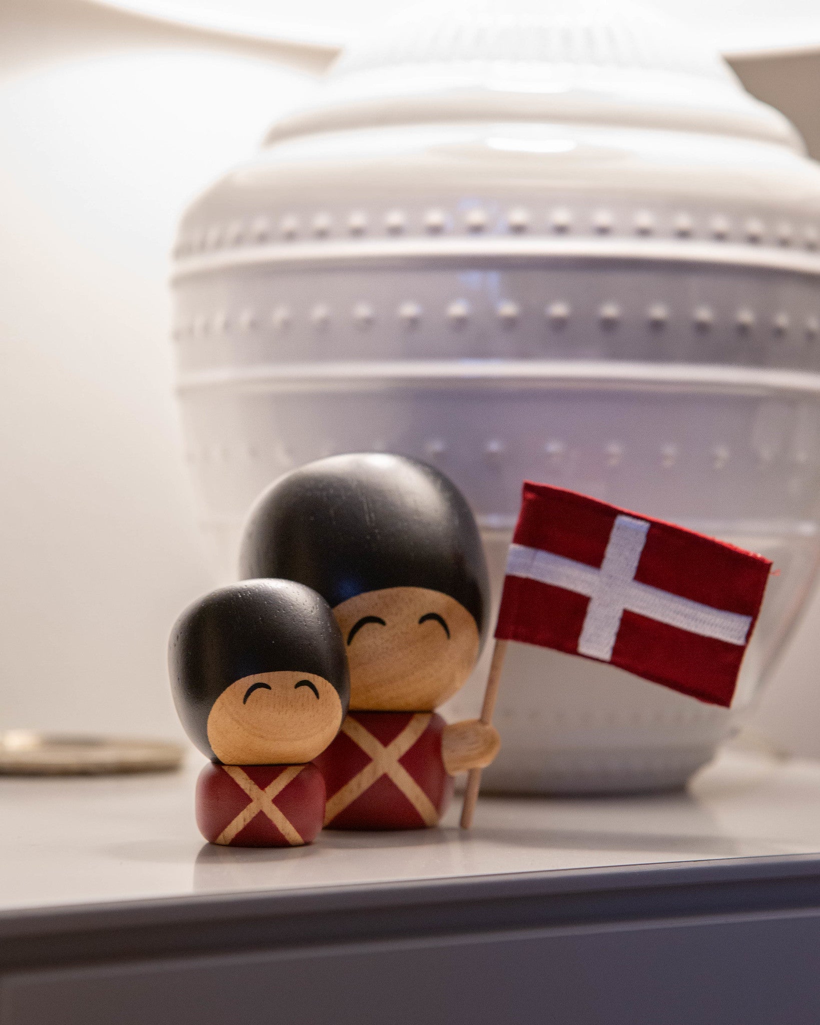 Stor garder med flag, Henrik, og den lille garder