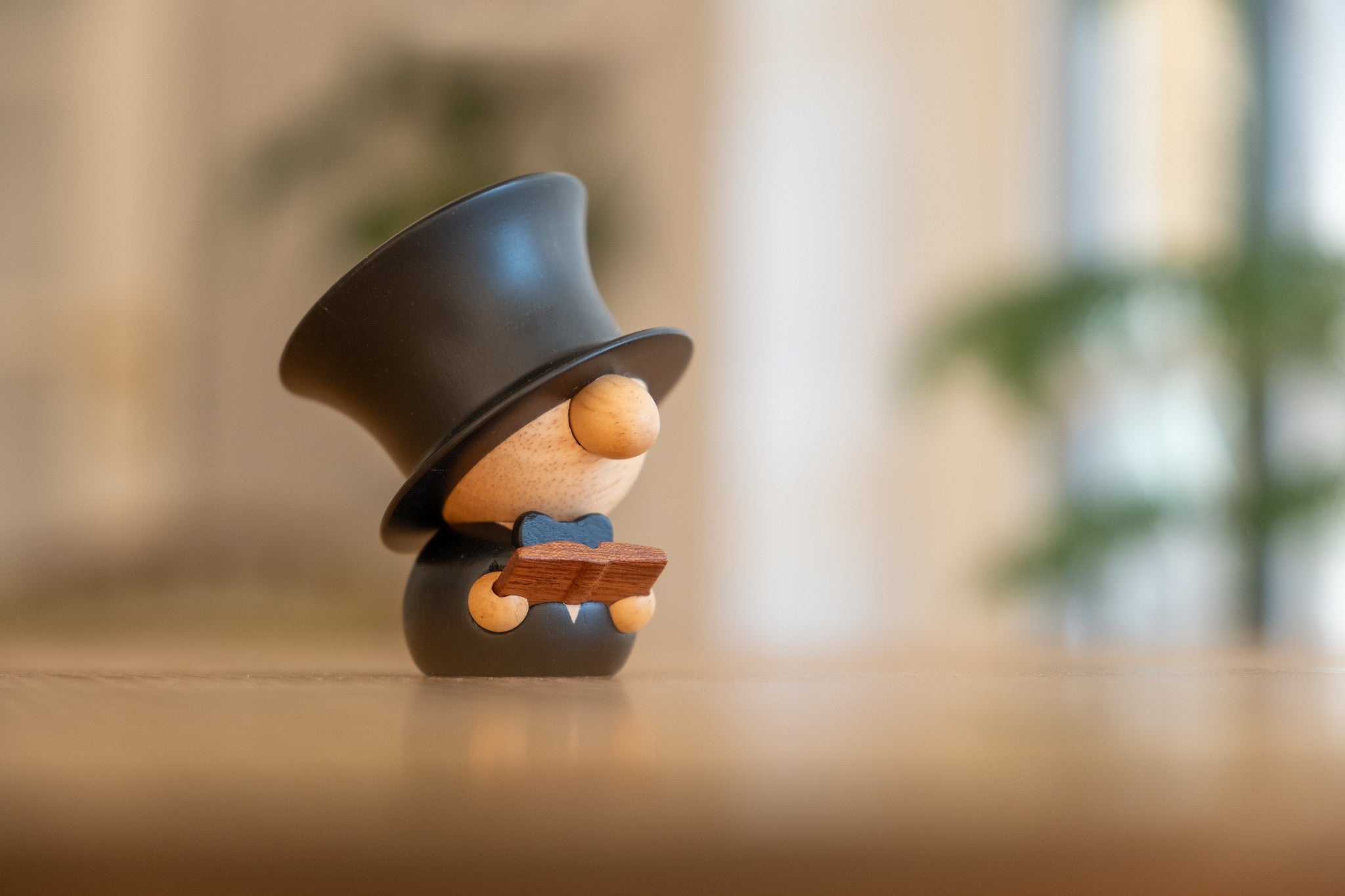 H. C. Andersen figur som pynt i stuen.